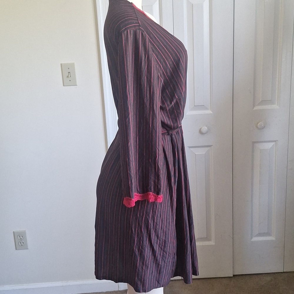 🎁California Dynasty Smooth Red Stripe Robe, Size S/M - Picture 4 of 7